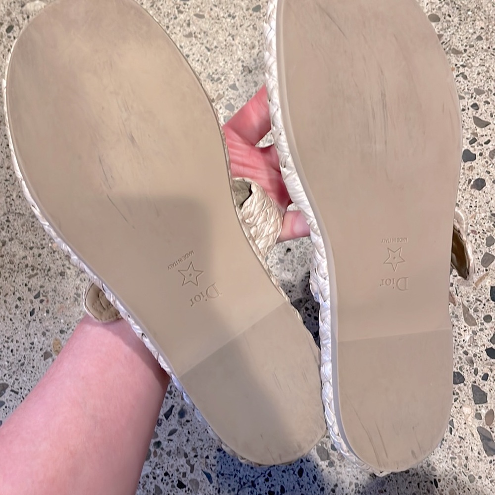 Dior Ocean Slides in Beige - Picture 4 of 4